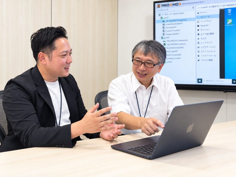 Proxmox VEについて語る三好永那士氏と山本守氏